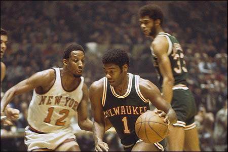 她在场上总 她在场上总