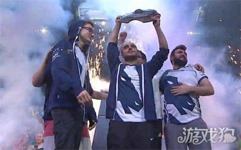 手之间的动 手之间的动