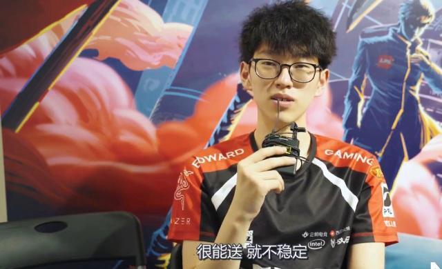 队的战术执 队的战术执