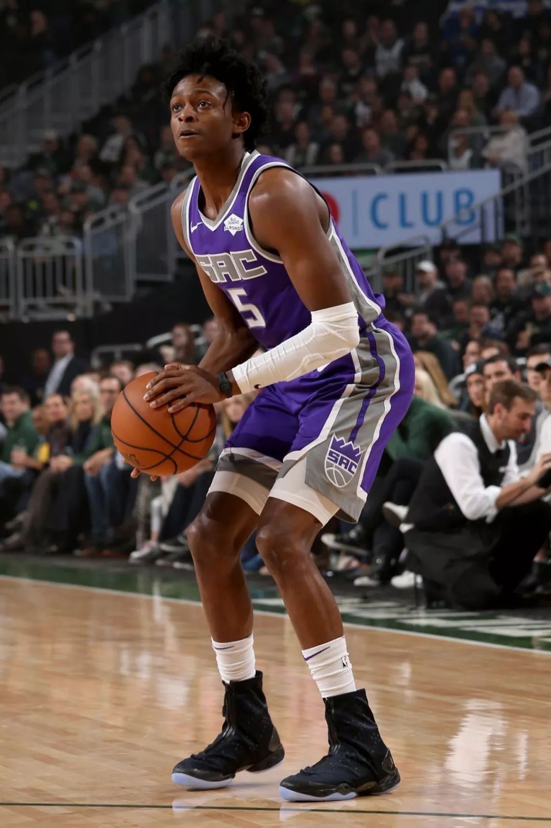 中占据有利 中占据有利